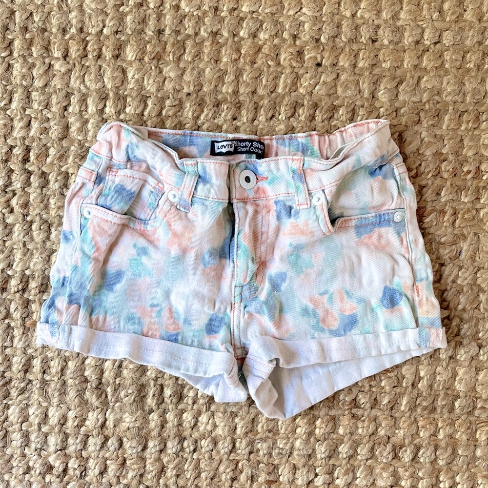 🌈 Levi’s tie-dye denim shorty shorts